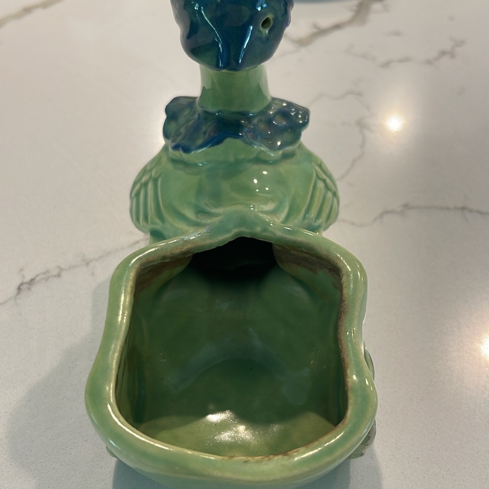 Shawnee Pottery - Picture 4 of 4